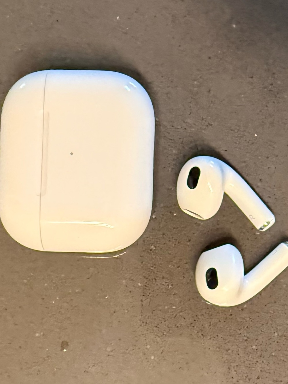 Apple Air Pod 3 Wireless  Bluetooth Earbuds with Charging Case - White - Picture 2 of 6